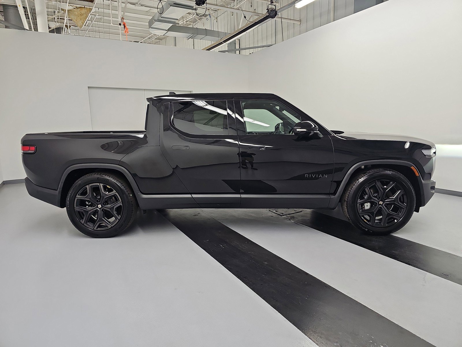 Used 2025 Rivian R1T Adventure image 6