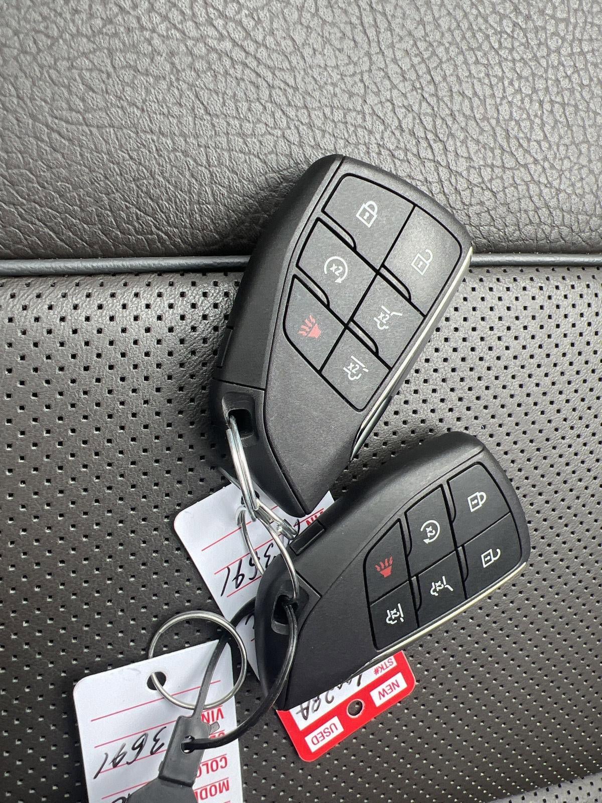 Used 2024 GMC Yukon Denali w/ Advanced Technology Package AWD/4WD image 6