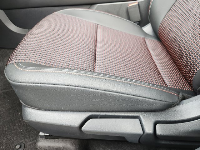 New 2025 Nissan Kicks SR FWD image 18