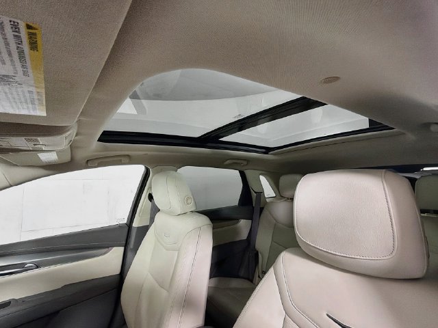 Used 2023 Cadillac XT5 Premium Luxury w/ Technology Package AWD/4WD image 30