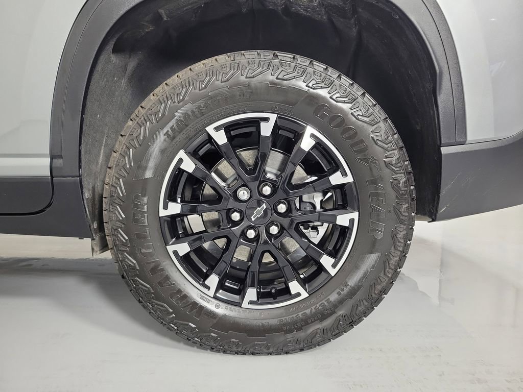 Used 2025 Chevrolet Traverse Z71 w/ Driver Confidence Package image 10