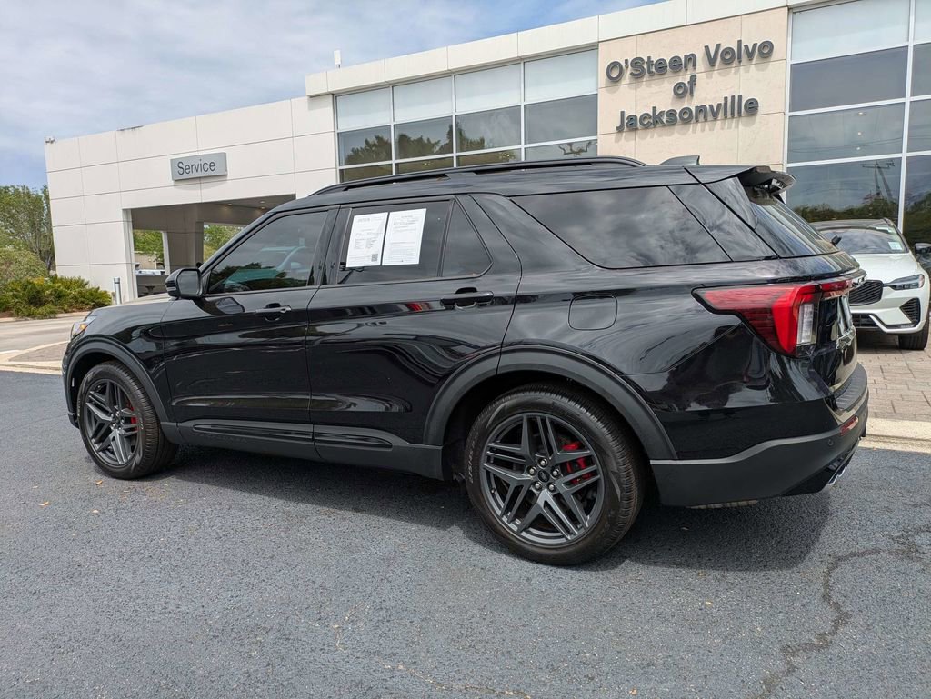 Used 2025 Ford Explorer ST image 4