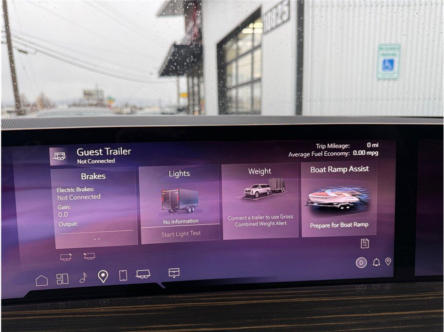 Used 2025 Cadillac Escalade ESV Premium Luxury image 20