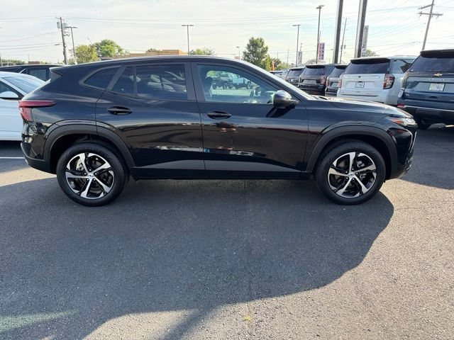 Used 2025 Chevrolet Trax RS w/ Sunroof Package FWD image 8