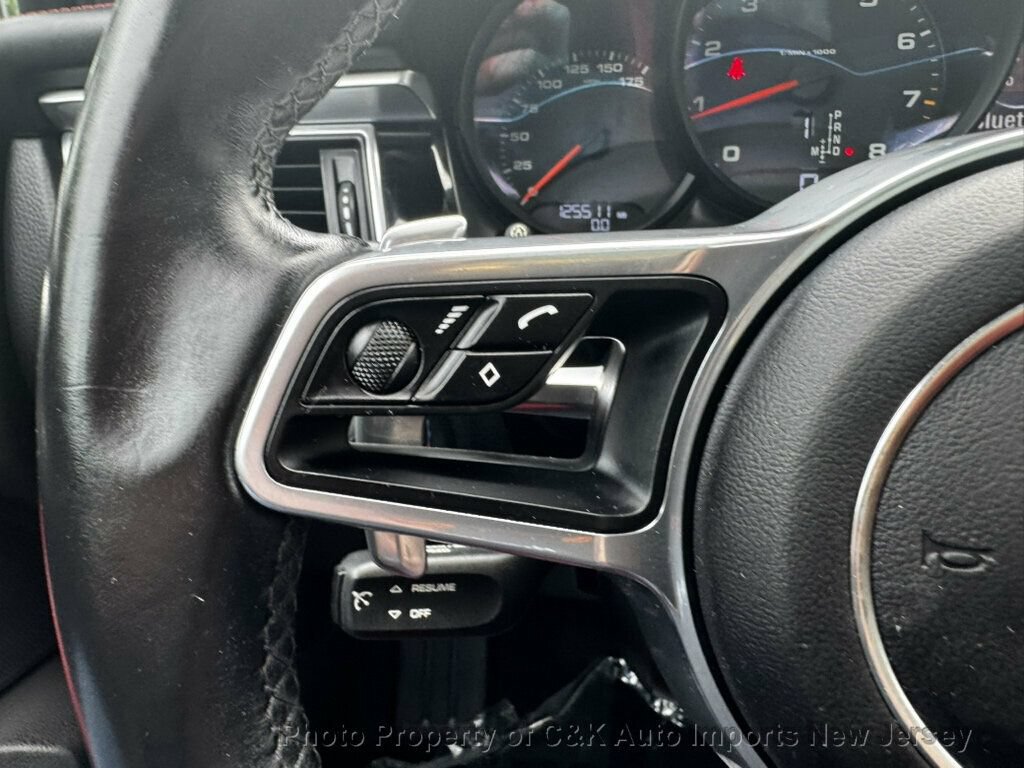 Used 2017 Porsche Macan AWD/4WD image 33