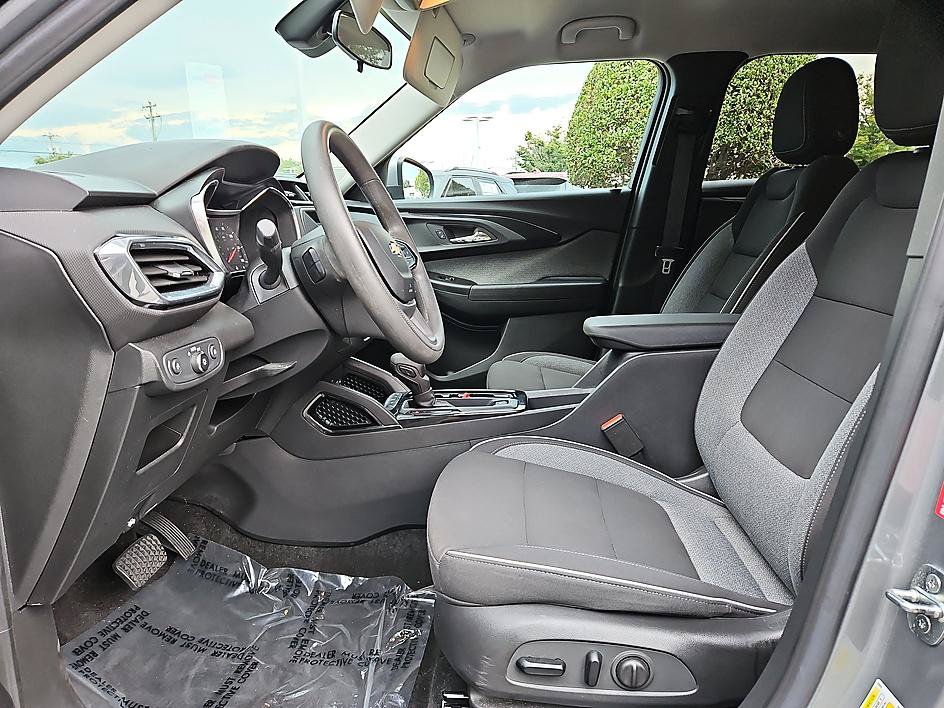 Used 2023 Chevrolet TrailBlazer LT FWD image 9