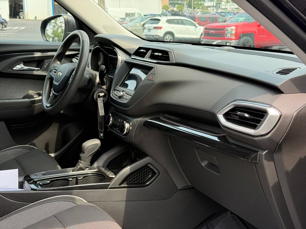 Used 2021 Chevrolet TrailBlazer LS AWD/4WD image 17