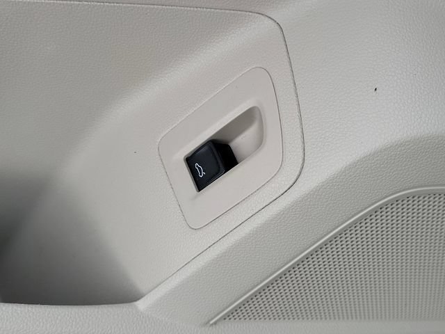 Used 2018 Volkswagen Atlas SEL FWD image 18