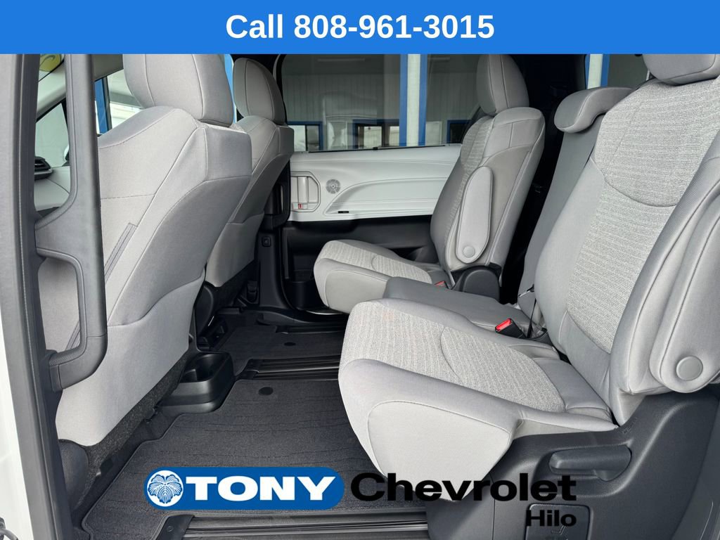 Used 2026 Toyota Sienna LE FWD image 9