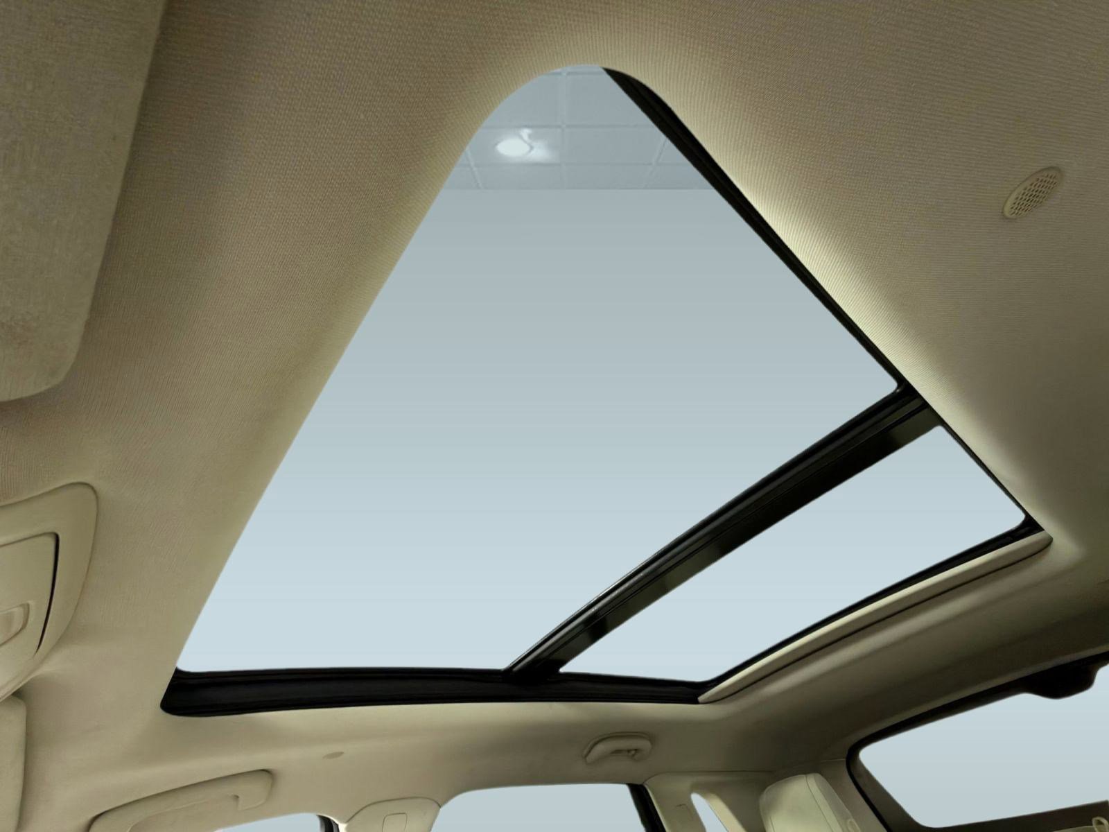 Used 2017 Cadillac XT5 Luxury w/ Driver Awareness Package image 14