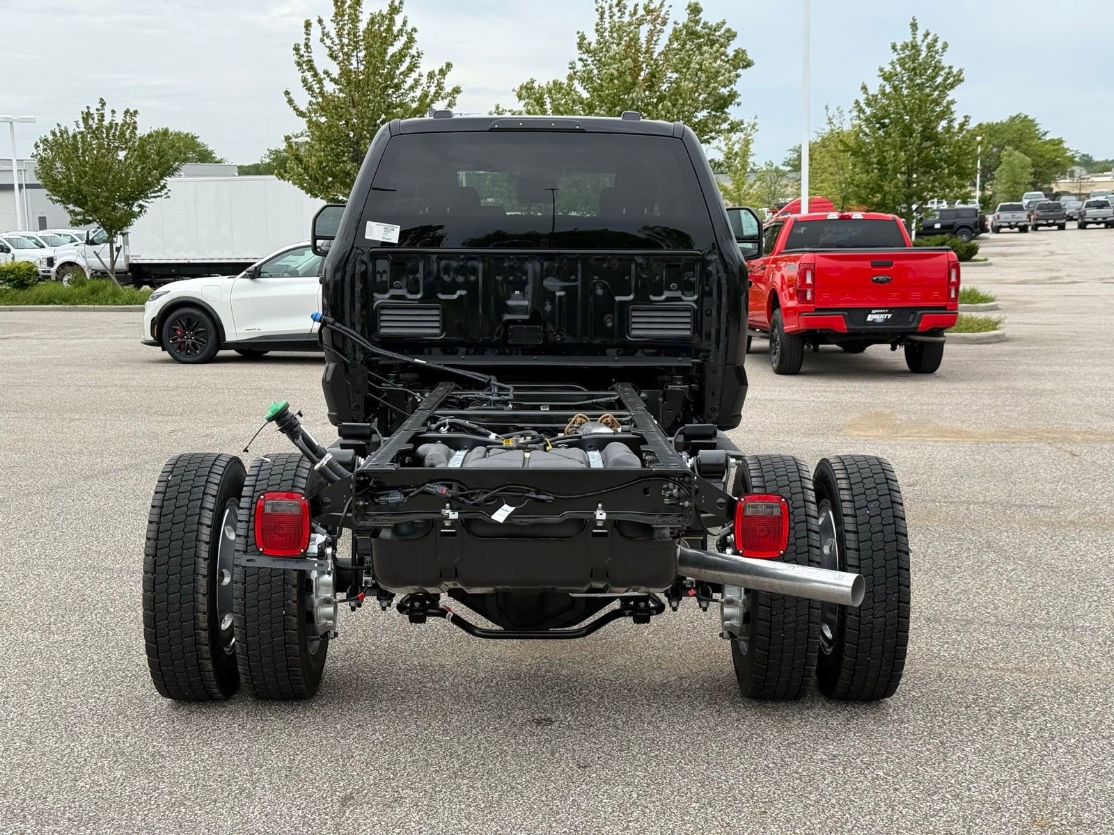 New 2026 Ford F550 4x4 Crew Cab image 5