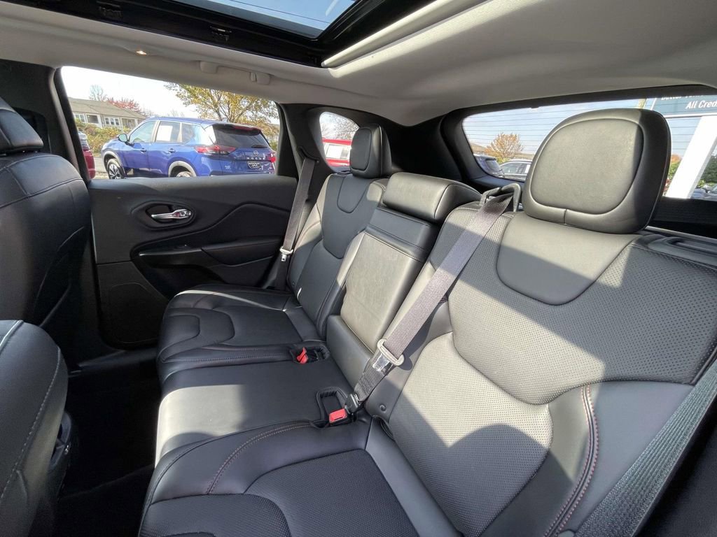 Used 2019 Jeep Cherokee Trailhawk image 22