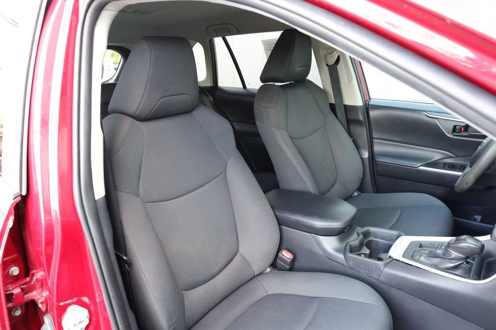 Certified 2021 Toyota RAV4 LE AWD/4WD image 23