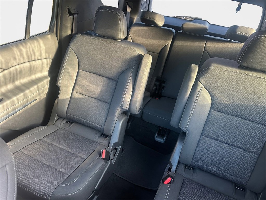 Used 2025 Chevrolet Traverse LT image 9