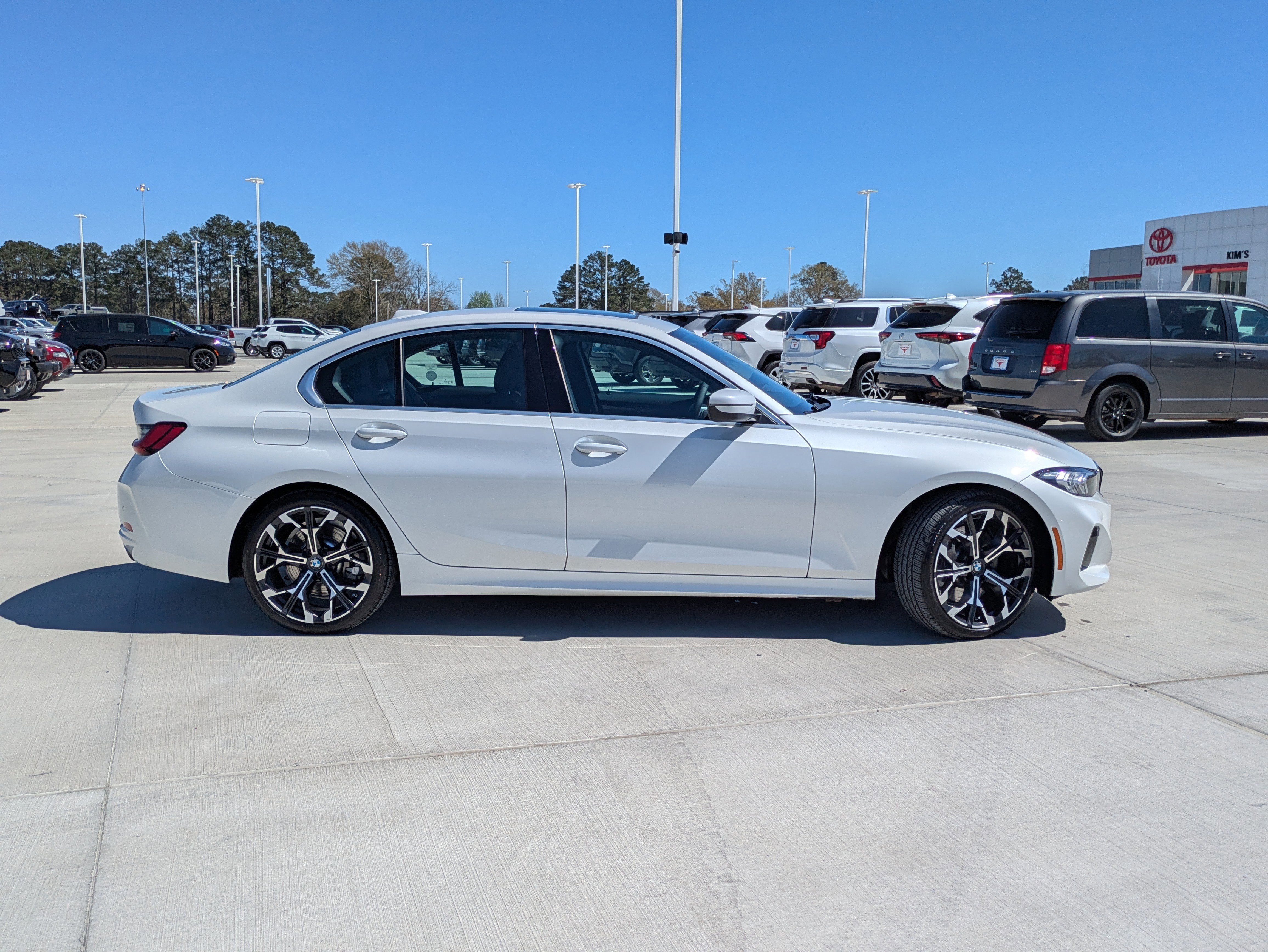Used 2026 BMW 330i Sedan image 8