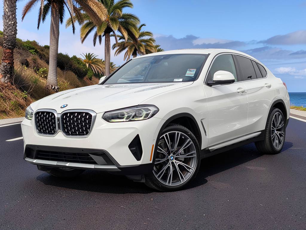 Used 2022 BMW X4 xDrive30i w/ Parking Assistance Package AWD/4WD image 2