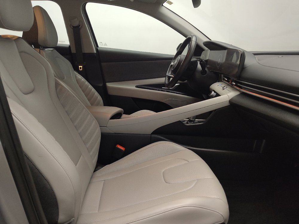 Used 2025 Hyundai Elantra Limited FWD image 21