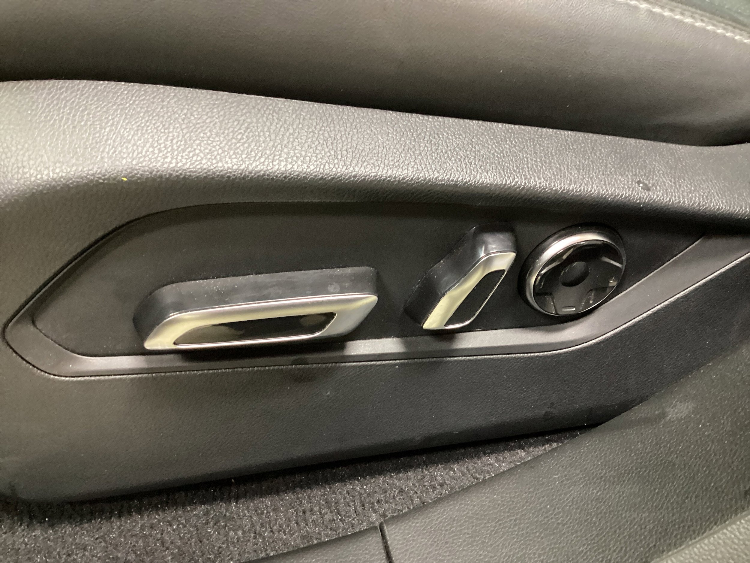 Used 2024 Acura RDX SH-AWD w/ Technology Package image 16
