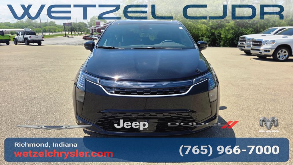 New 2027 Chrysler Pacifica Select FWD image 2