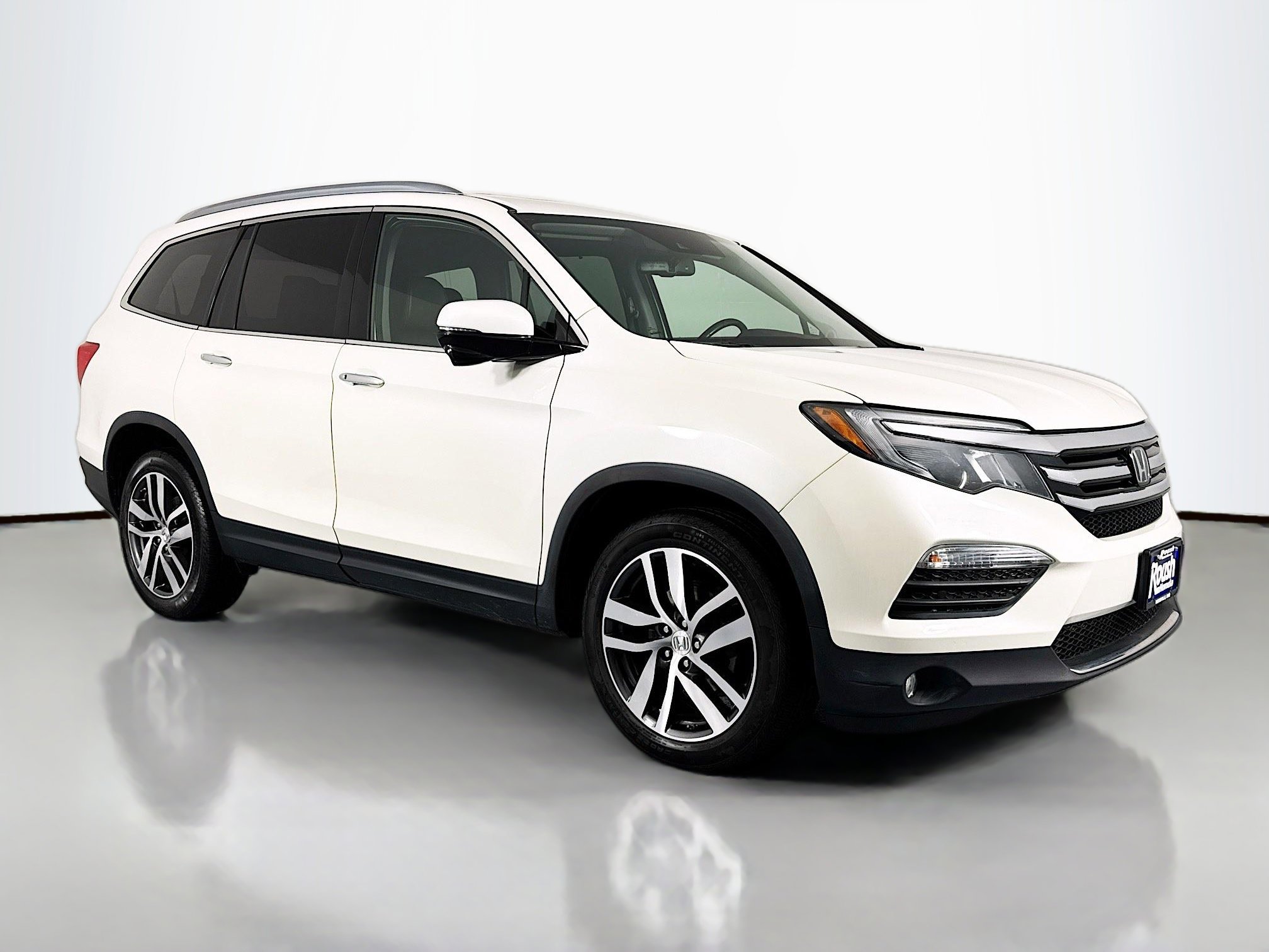 Certified 2018 Honda Pilot Touring image 3