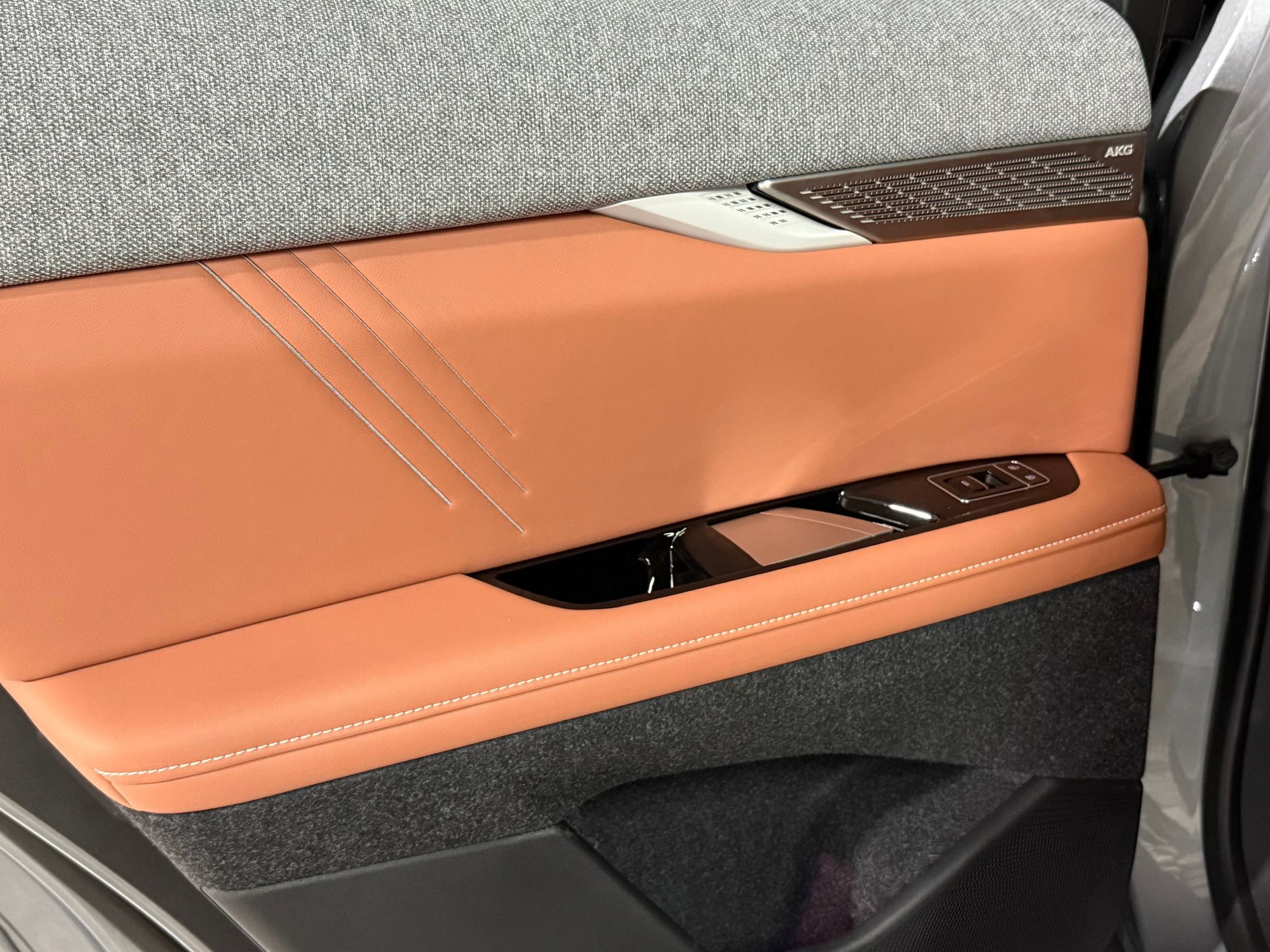 New 2026 Cadillac Optiq Luxury 2 image 40