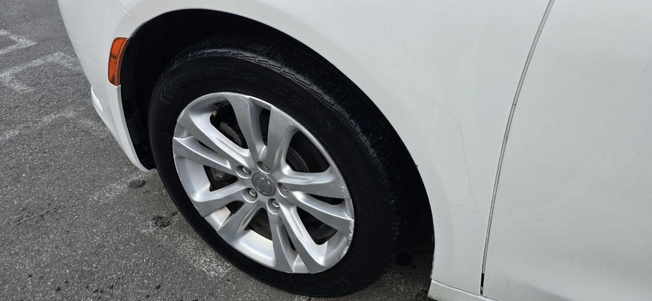 Used 2017 Chrysler 200 Limited Platinum w/ Comfort & Convenience Group image 10