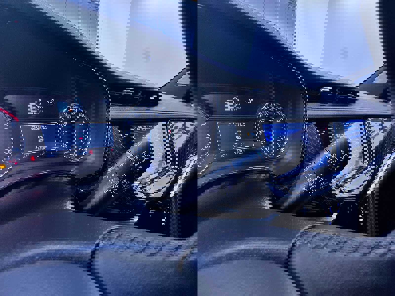 Used 2025 Cadillac XT6 Premium Luxury image 19