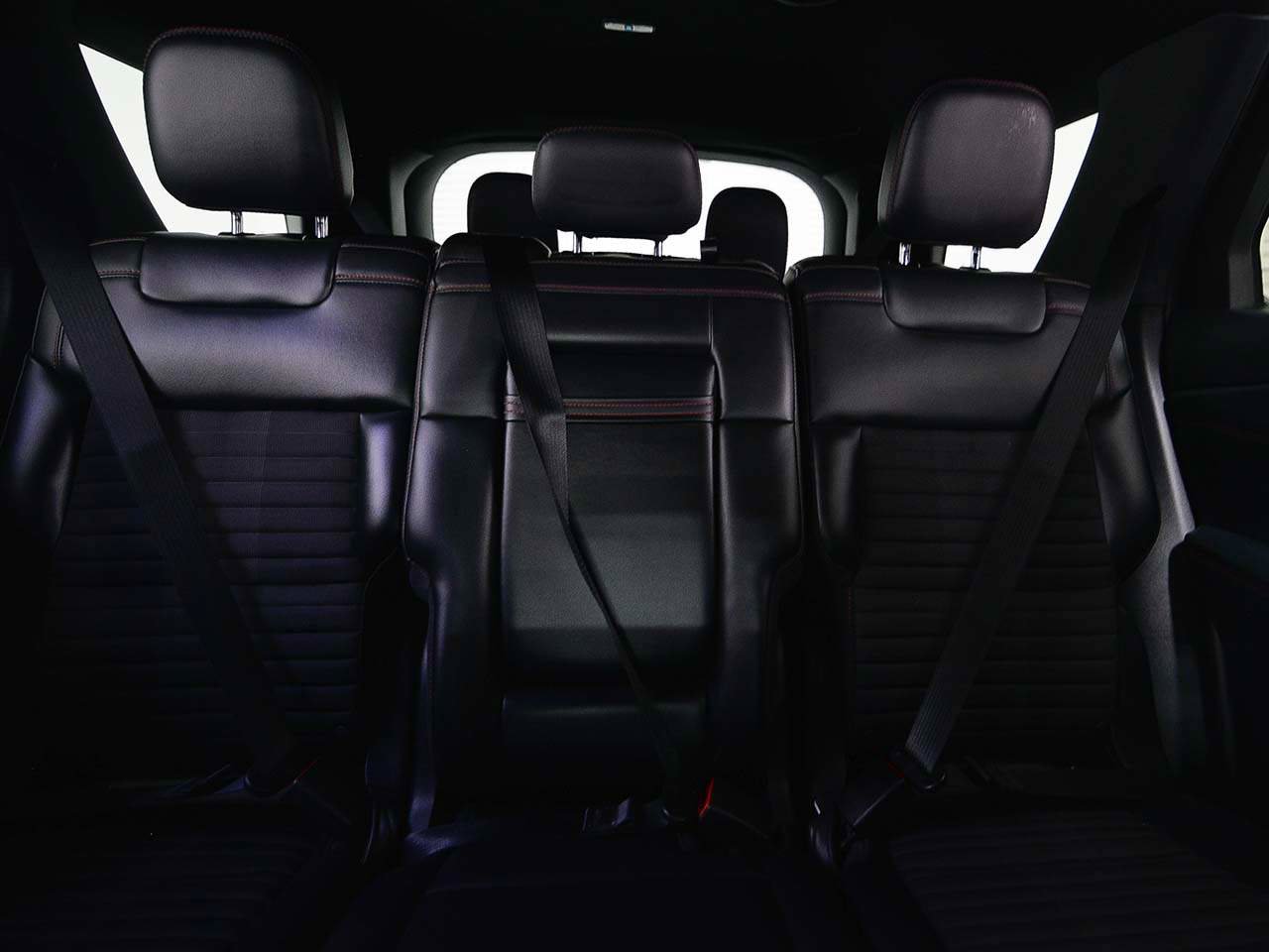 Used 2025 Ford Explorer ST-Line RWD image 8