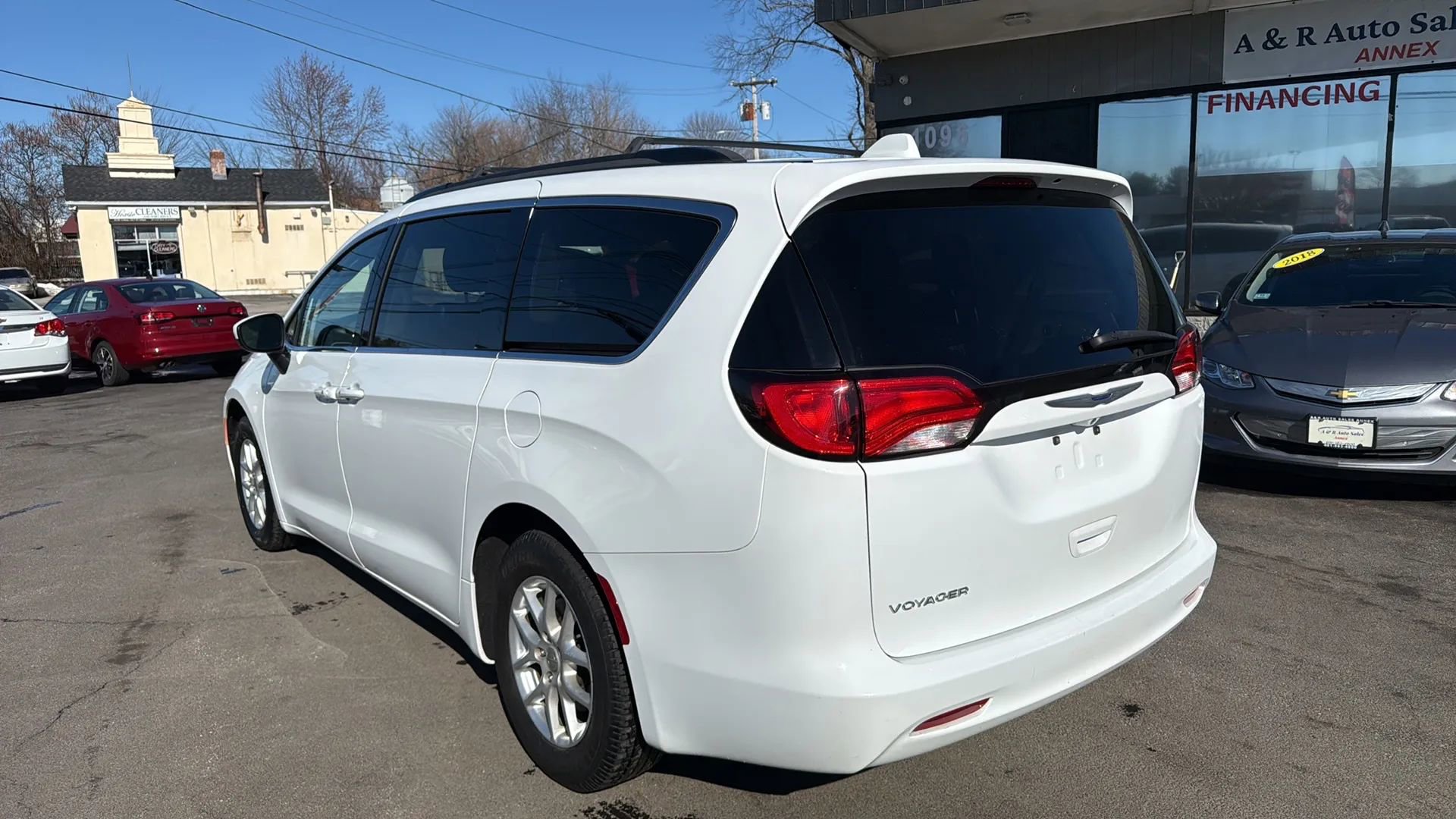 Used 2020 Chrysler Voyager Lxi image 5