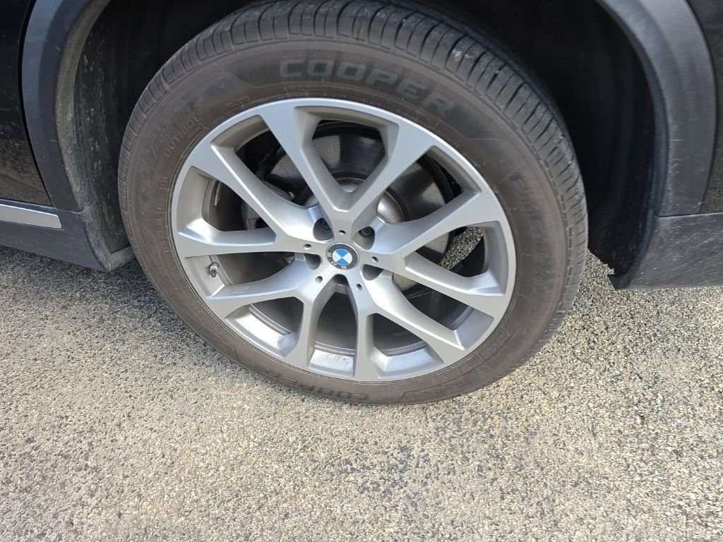 Used 2022 BMW X5 xDrive40i w/ Premium Package AWD/4WD image 16