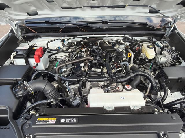Used 2025 Toyota 4Runner SR5 AWD/4WD image 12
