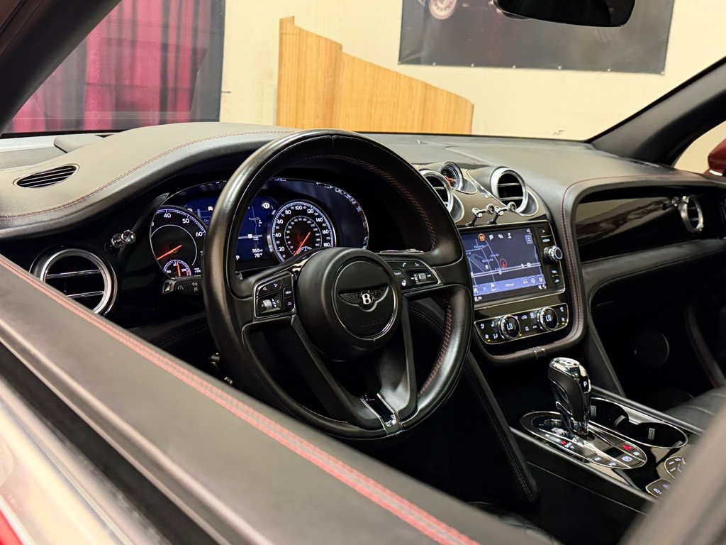 Used 2017 Bentley Bentayga AWD/4WD image 11