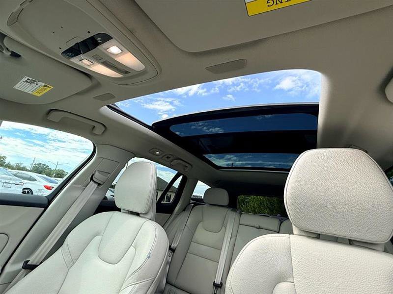 Used 2024 Volvo V60 B5 Cross Country Plus image 45
