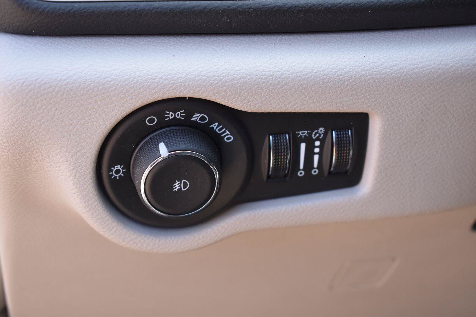 Used 2024 Chrysler Pacifica Touring-L FWD image 25