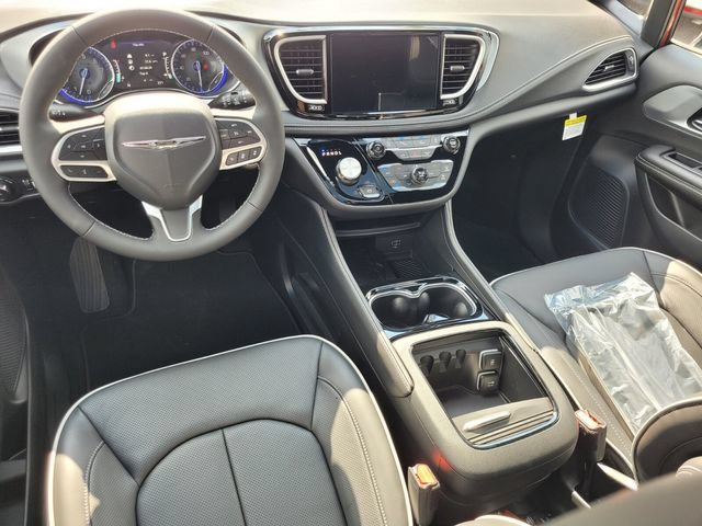 New 2026 Chrysler Pacifica Limited FWD image 10