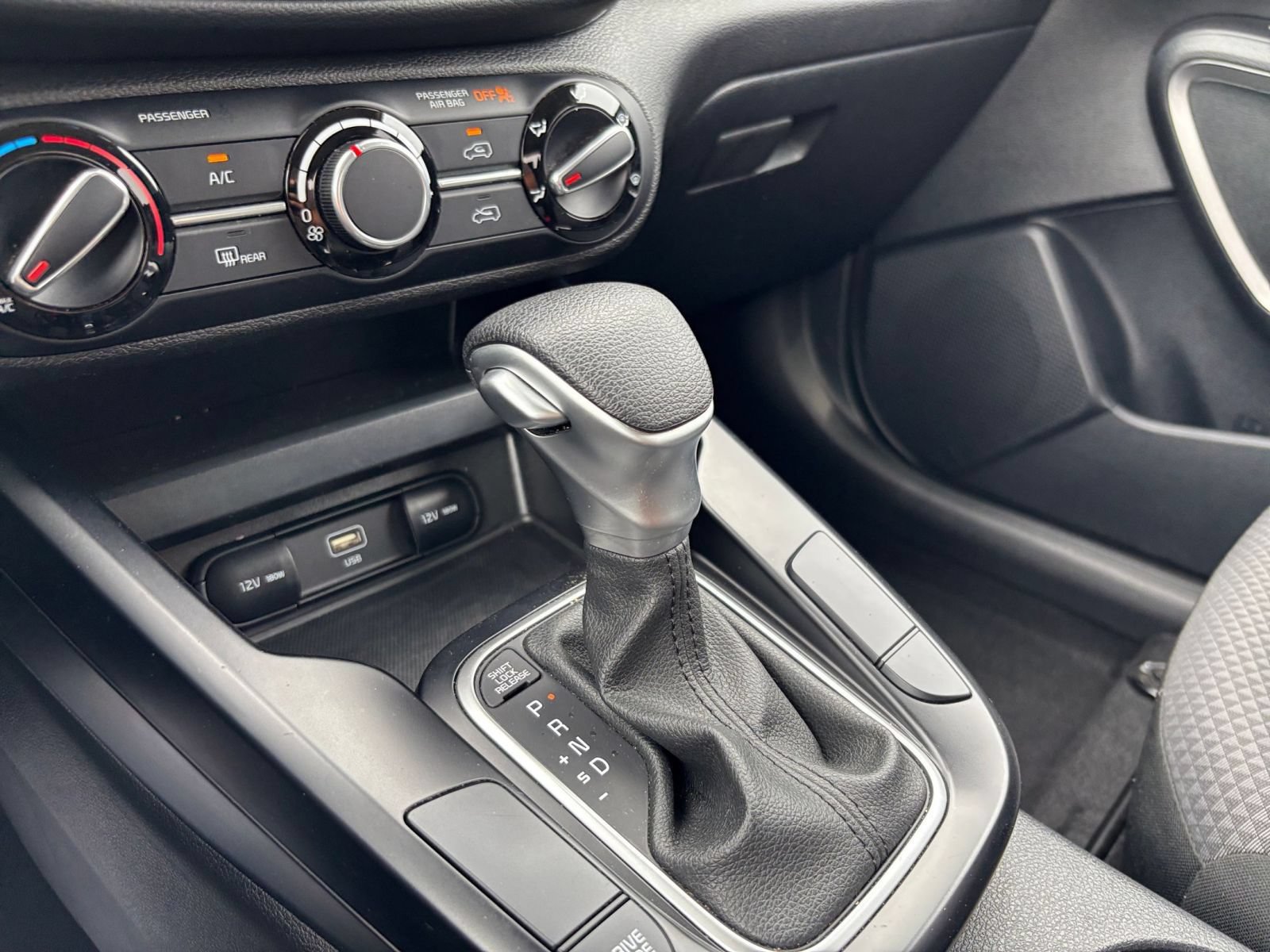 Used 2025 Kia Soul LX w/ LX Technology Package FWD image 38