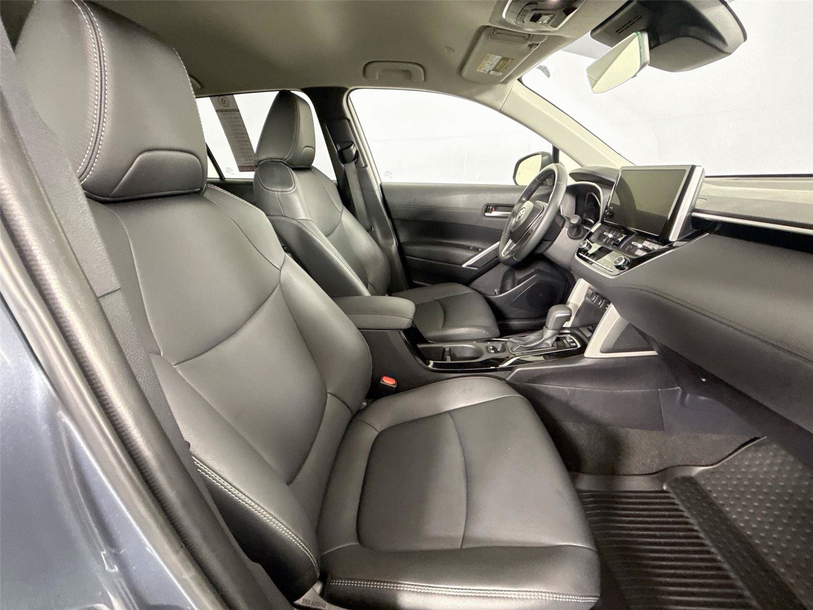 Certified 2025 Toyota Corolla Cross XLE FWD image 37