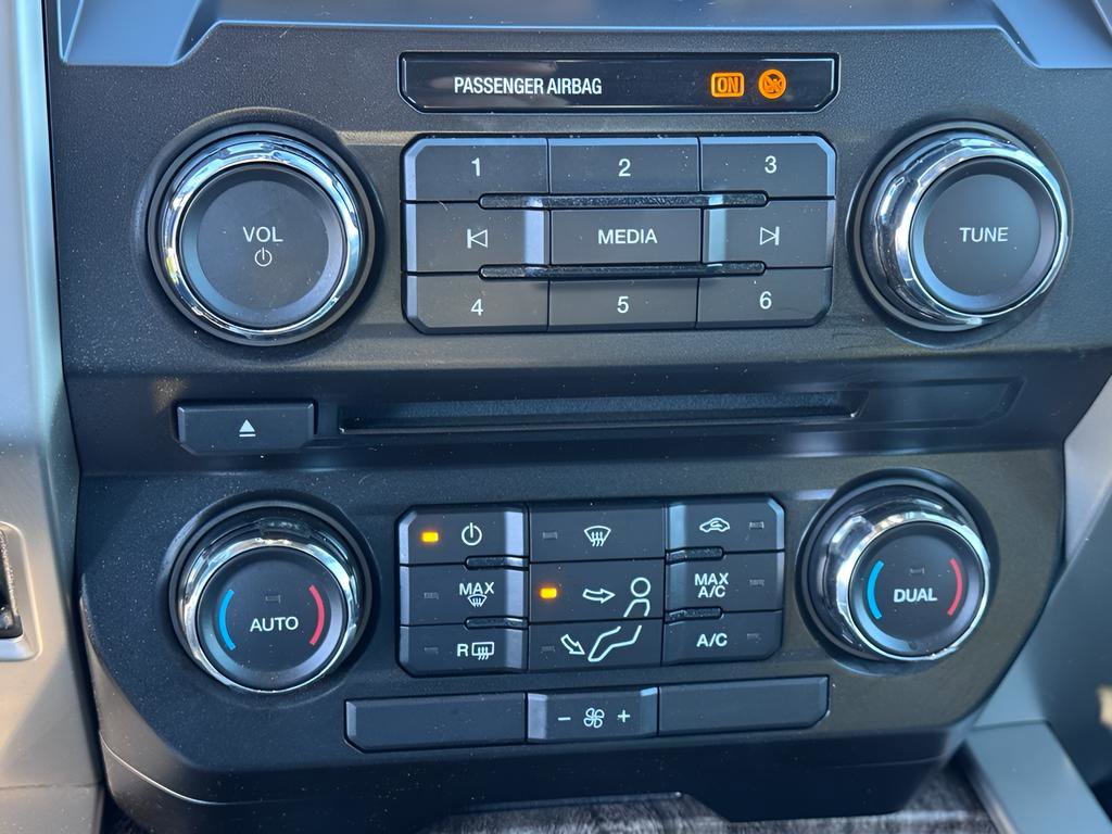 Used 2017 Ford F350 Lariat image 19