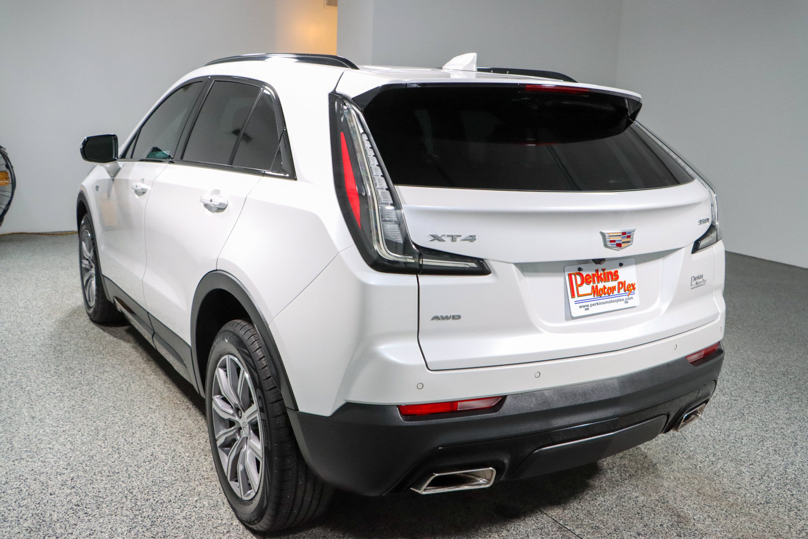 Used 2023 Cadillac XT4 Sport w/ Sun And Sound Package AWD/4WD image 9