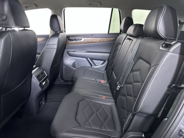 Used 2025 Volkswagen Atlas SE FWD image 26