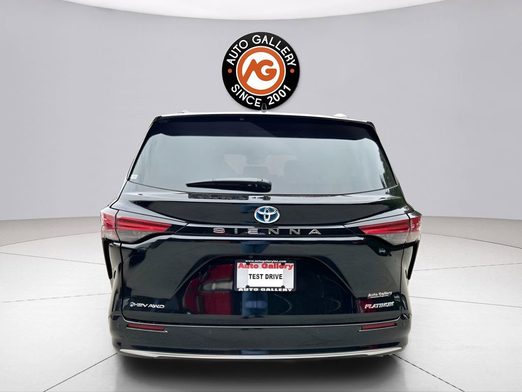 Used 2025 Toyota Sienna Platinum AWD/4WD image 6