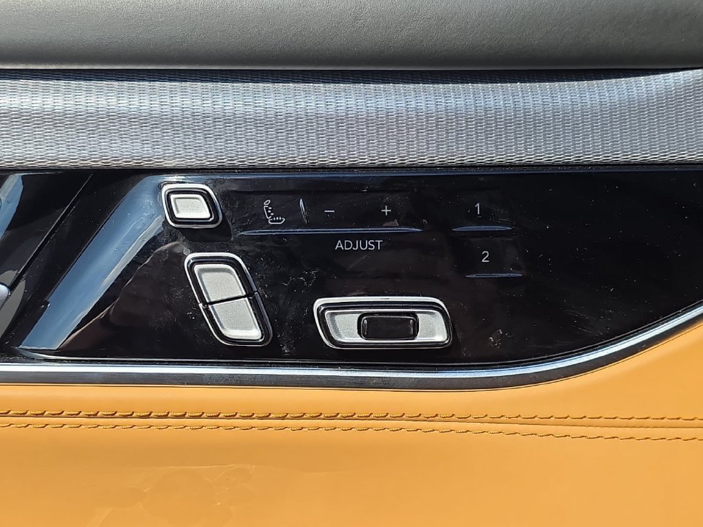Used 2022 Jeep Grand Wagoneer Series III AWD/4WD image 29