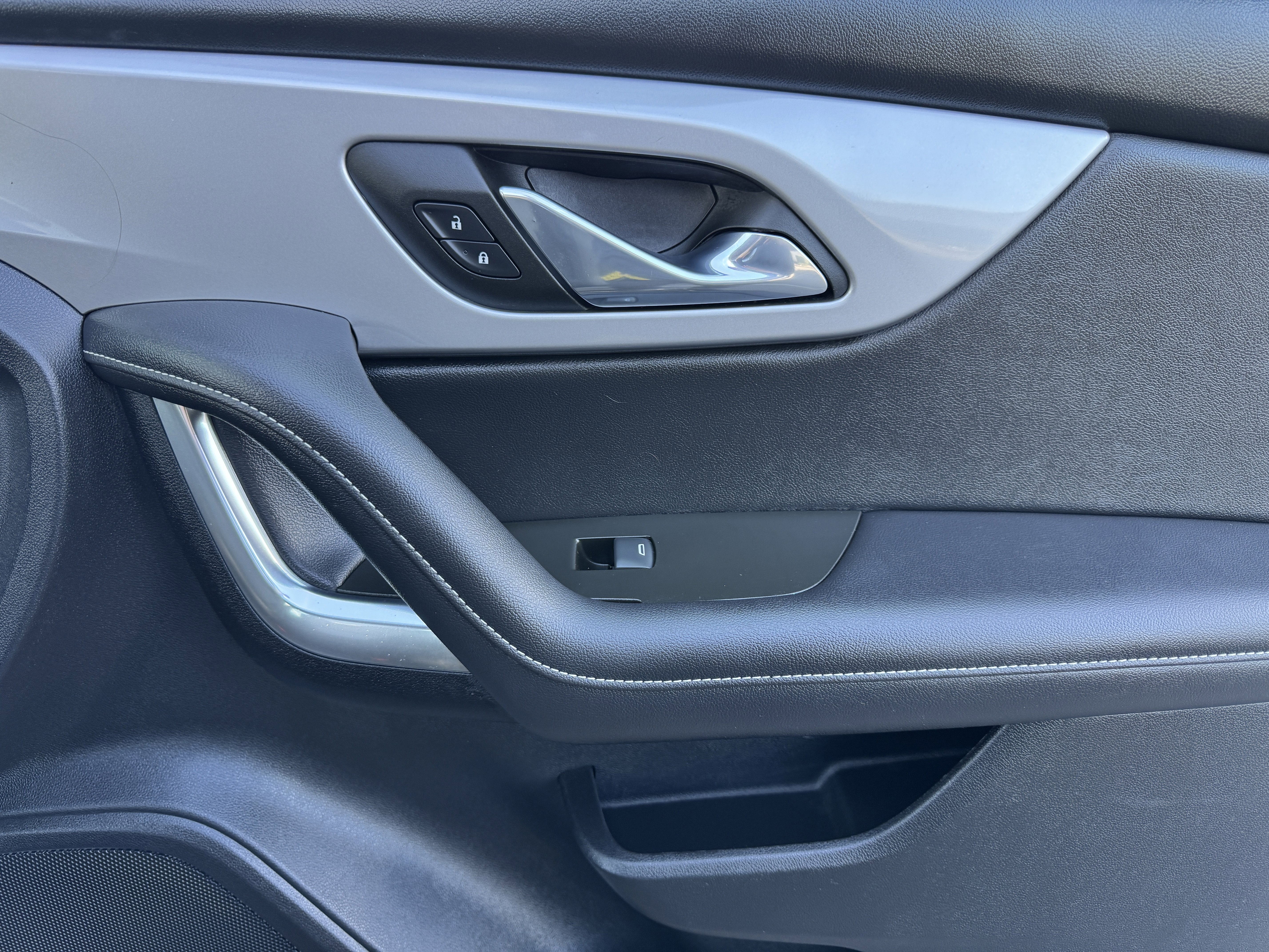 Used 2023 Chevrolet Blazer LT image 24