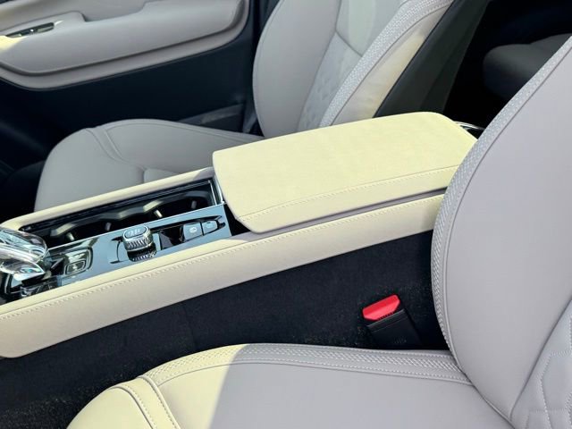 New 2026 Volvo XC90 B6 Plus w/ Protection Package AWD/4WD image 19