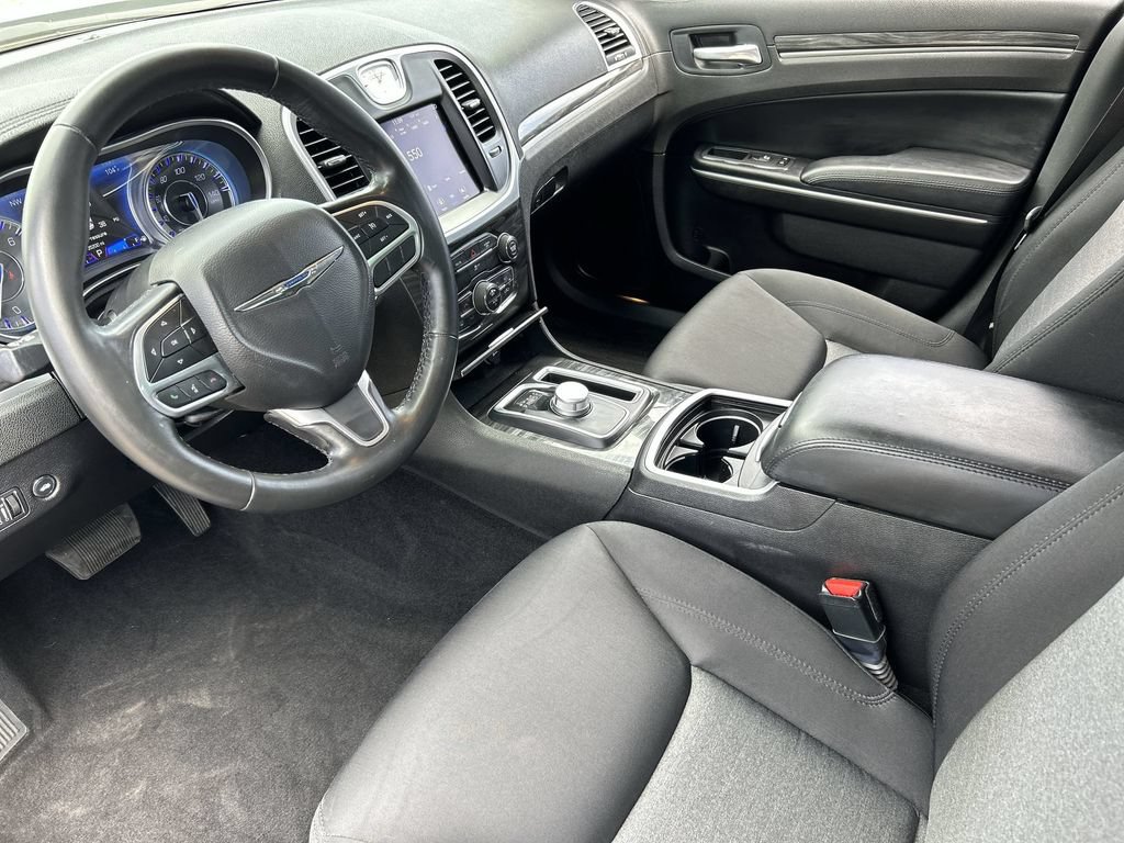 Used 2021 Chrysler 300 Touring w/ Driver Convenience Group RWD image 10
