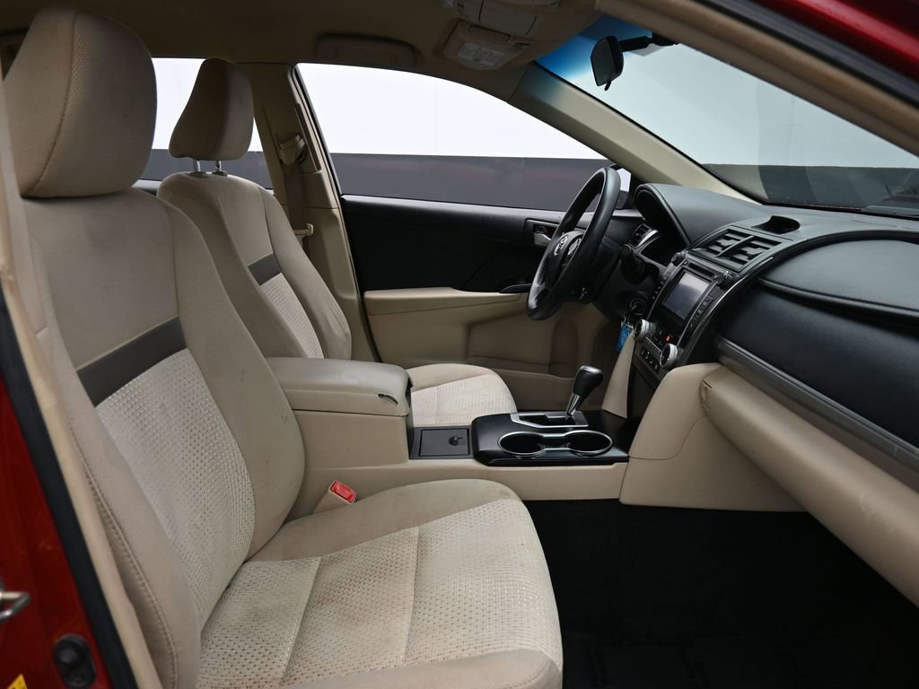 Used 2014 Toyota Camry LE FWD image 17