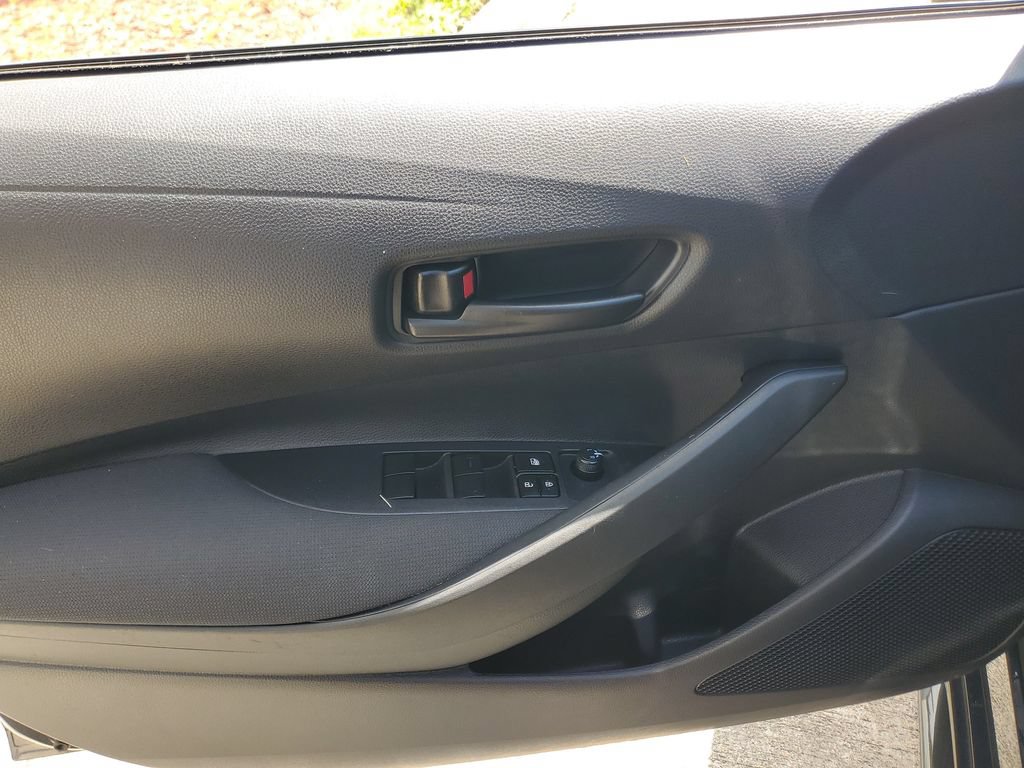 Used 2025 Toyota Corolla LE FWD image 16