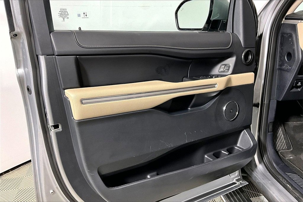 Used 2024 Ford Expedition Limited image 18