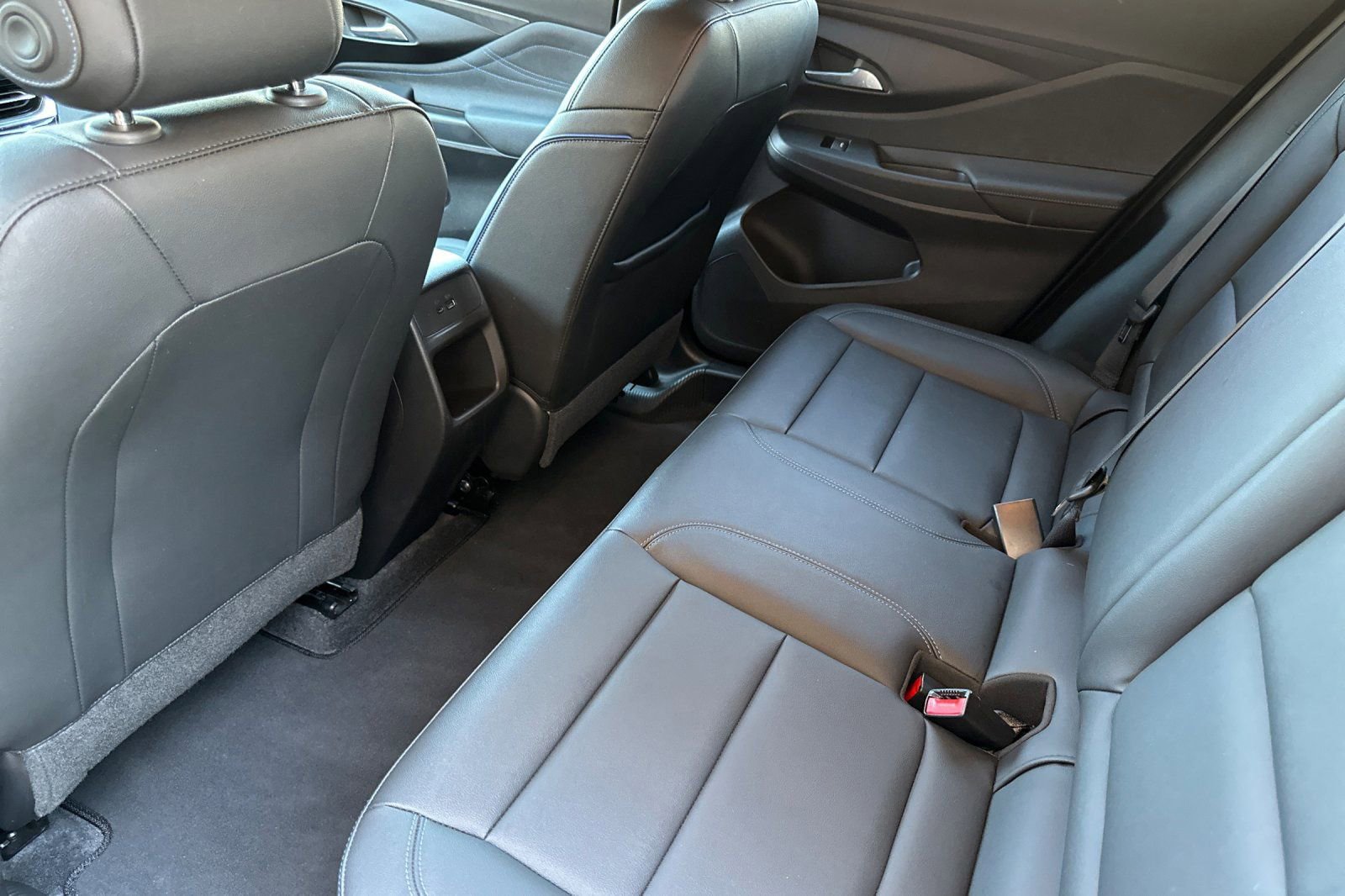 Certified 2025 Buick Envista Sport Touring image 12