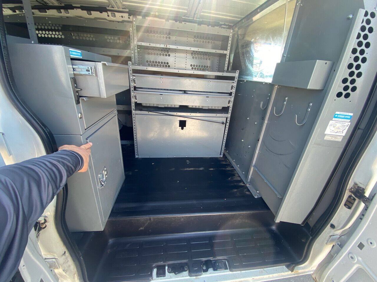 Used 2013 Chevrolet Express 2500 RWD image 11